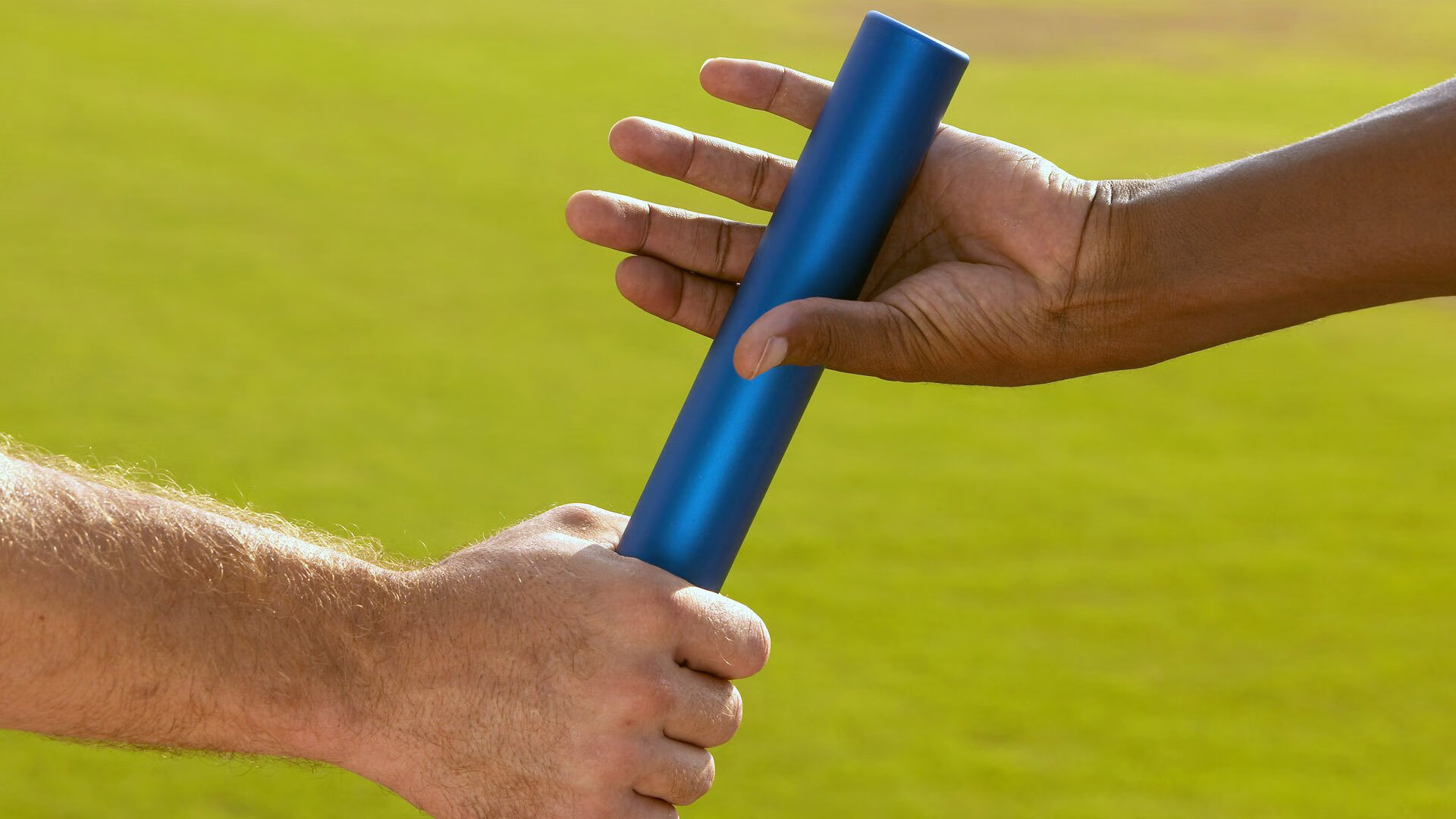 “足球场馆夜间照明改造完毕,比赛夜场精彩纷呈”,足球场夜间照明灯