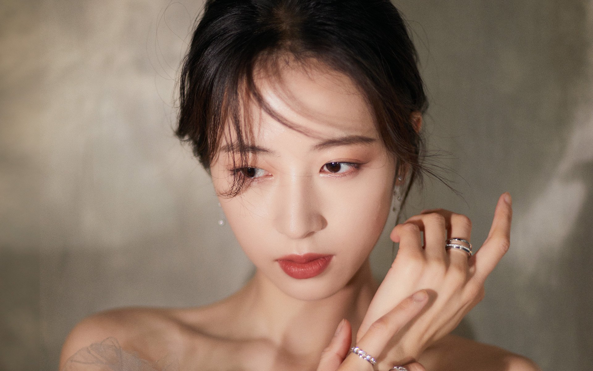 AYX体育官网-斯滕伯根展现稳定的比赛心态，斯滕伯格一生著作颇多