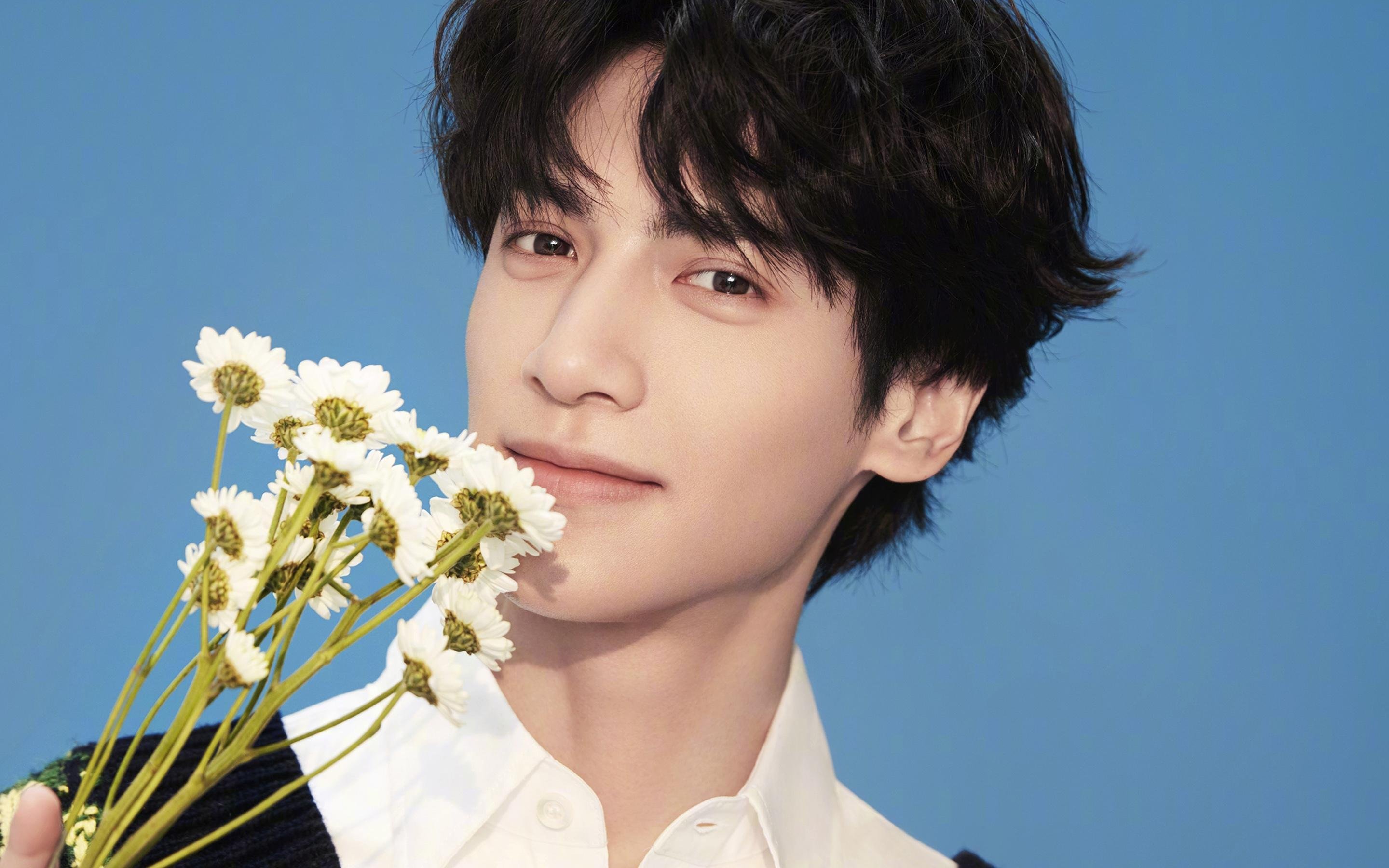 爱游戏-足球行业企业积极布局新兴市场，拓展国际合作，足球行业分析报告